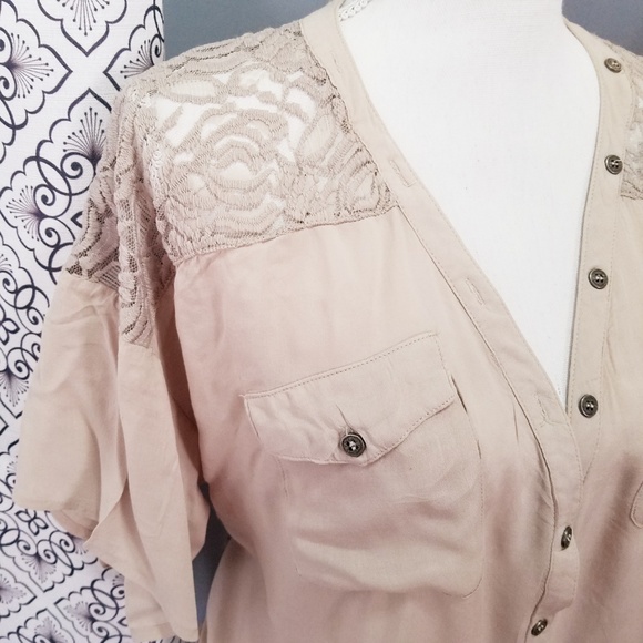 Tan Button Up S/S Blouse with Lace Back & Pockets - Picture 2 of 8